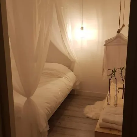 Romantic Private Room Between The Flower Fields & Close To The Beach *